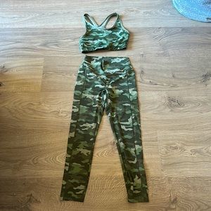 PINK camo workout set 💚